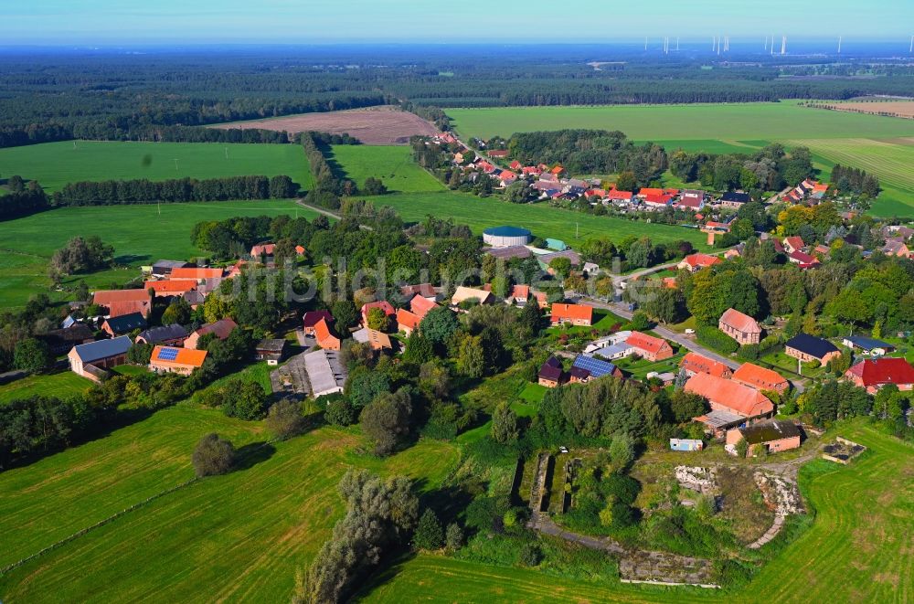 Luftaufnahme Lüblow - Dorfkern am Feldrand in Lüblow im Bundesland Mecklenburg-Vorpommern, Deutschland