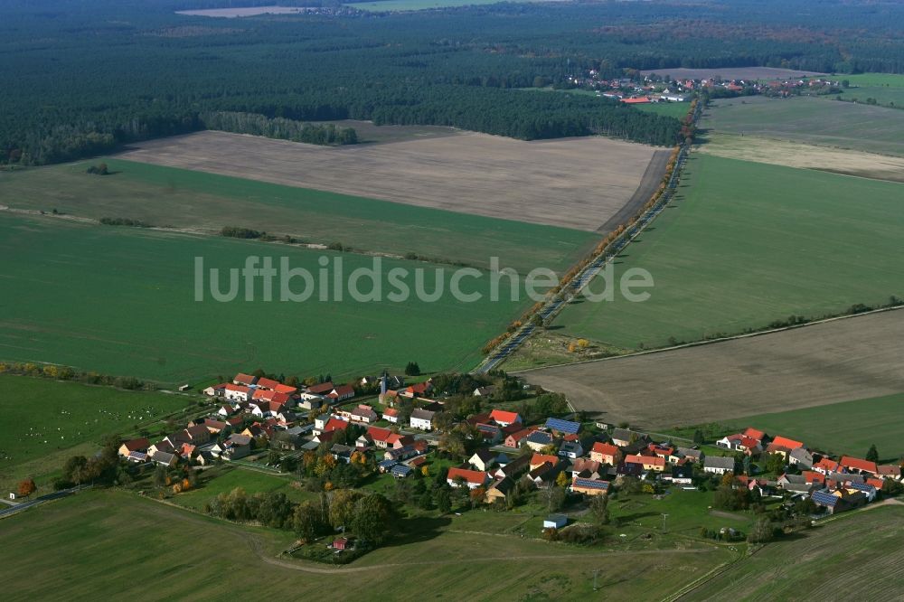 Luftaufnahme Lehnsdorf - Dorfkern am Feldrand in Lehnsdorf im Bundesland Brandenburg, Deutschland