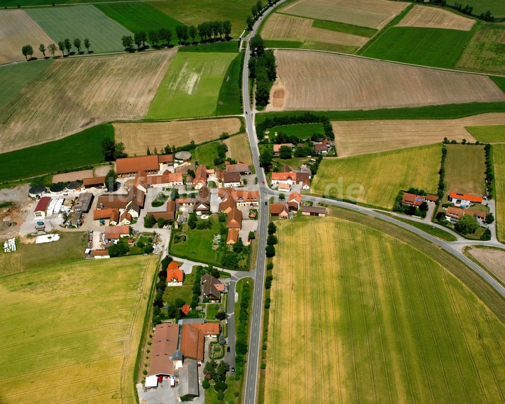 Leibelbach aus der Vogelperspektive: Dorfkern am Feldrand in Leibelbach im Bundesland Bayern, Deutschland