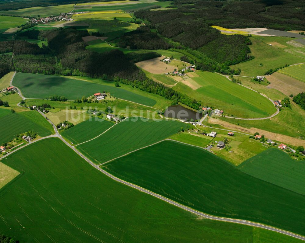 Luftaufnahme Leiningen - Dorfkern am Feldrand in Leiningen im Bundesland Thüringen, Deutschland