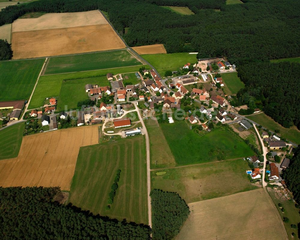 Luftaufnahme Leipersloh - Dorfkern am Feldrand in Leipersloh im Bundesland Bayern, Deutschland