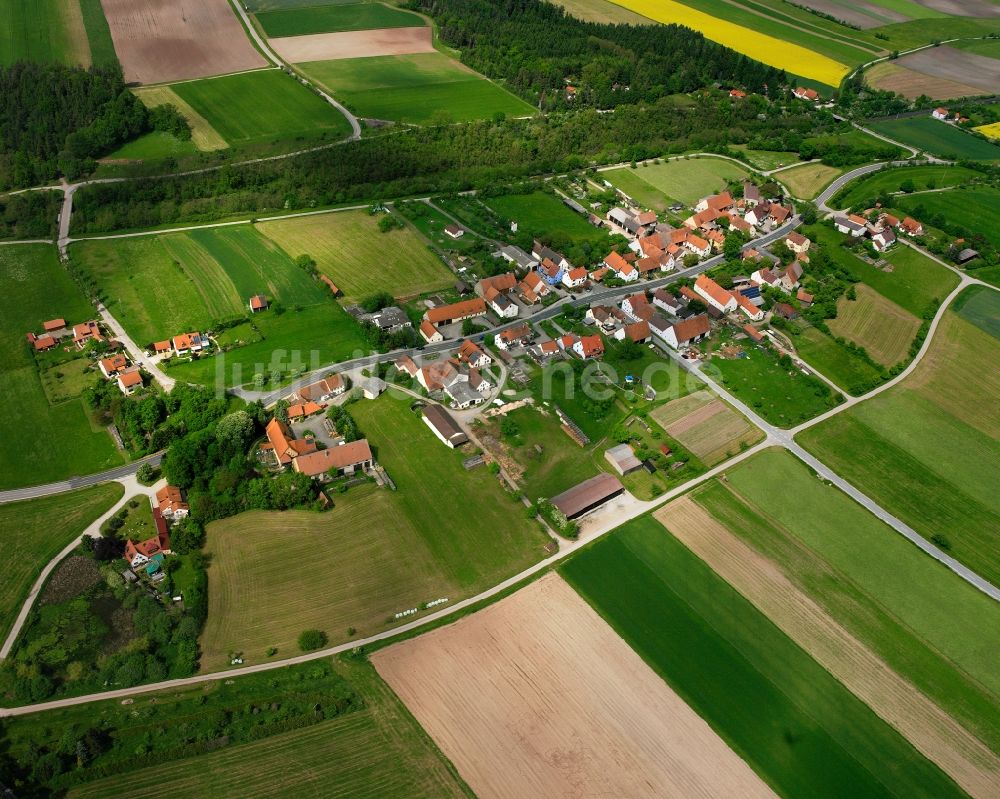 Luftaufnahme Lengenfeld - Dorfkern am Feldrand in Lengenfeld im Bundesland Bayern, Deutschland