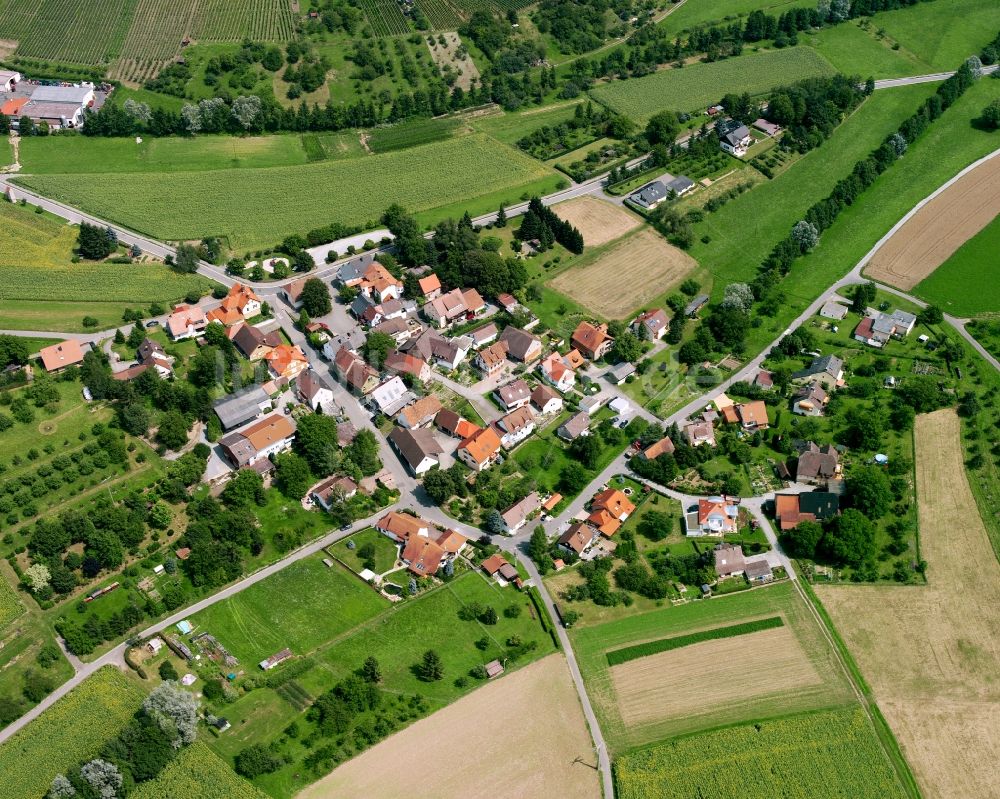 Lennach aus der Vogelperspektive: Dorfkern am Feldrand in Lennach im Bundesland Baden-Württemberg, Deutschland