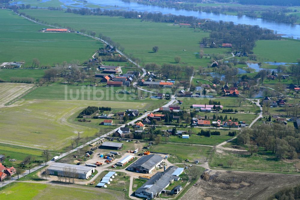 Lenzerwische von oben - Dorfkern am Feldrand in Lenzerwische im Bundesland Brandenburg, Deutschland