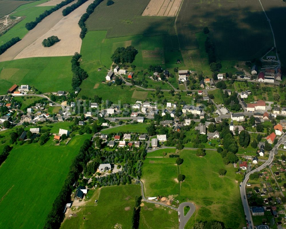 Leubsdorf von oben - Dorfkern am Feldrand in Leubsdorf im Bundesland Sachsen, Deutschland