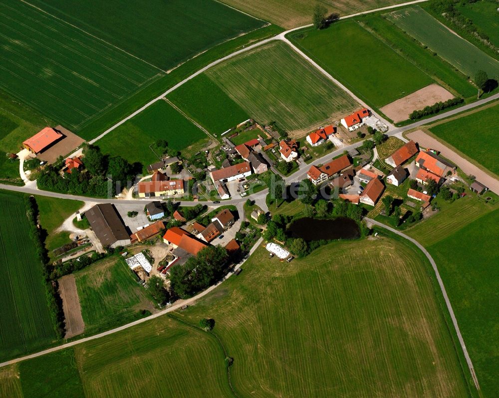 Luftaufnahme Leutenbuch - Dorfkern am Feldrand in Leutenbuch im Bundesland Bayern, Deutschland