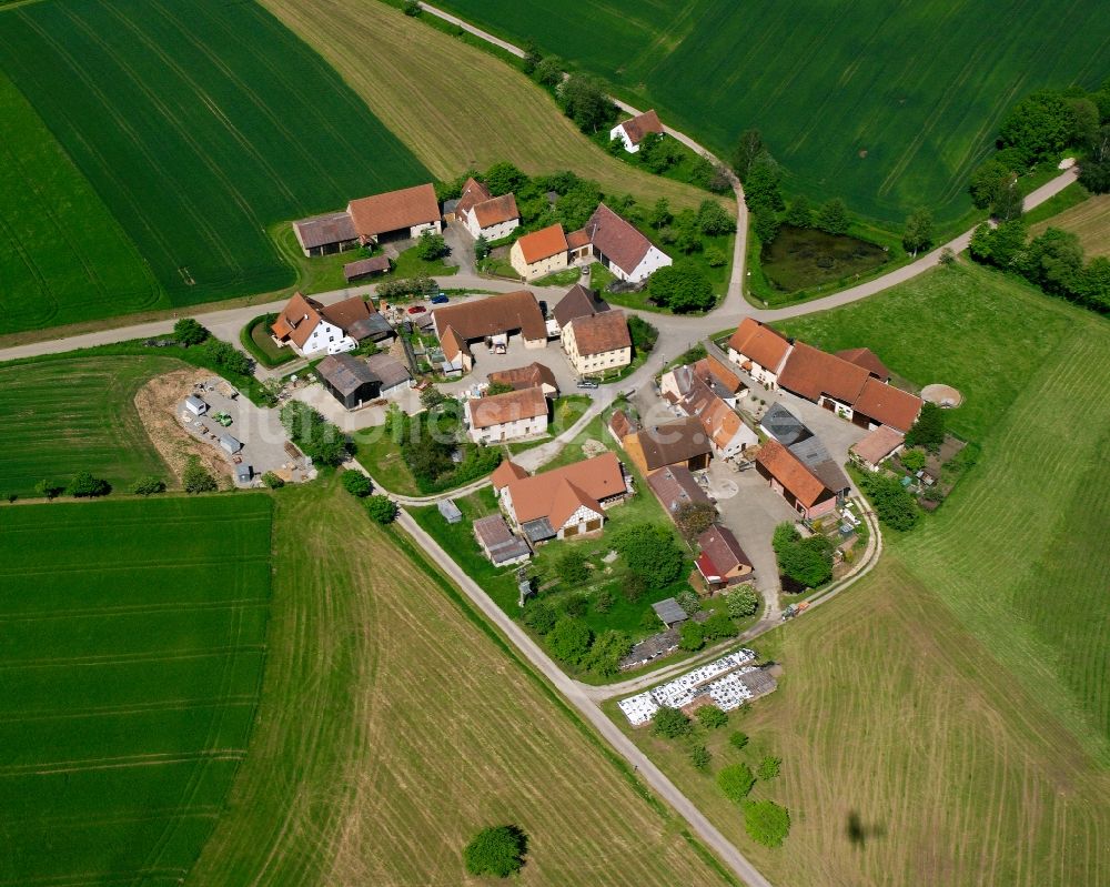 Luftaufnahme Leutershausen - Dorfkern am Feldrand in Leutershausen im Bundesland Bayern, Deutschland