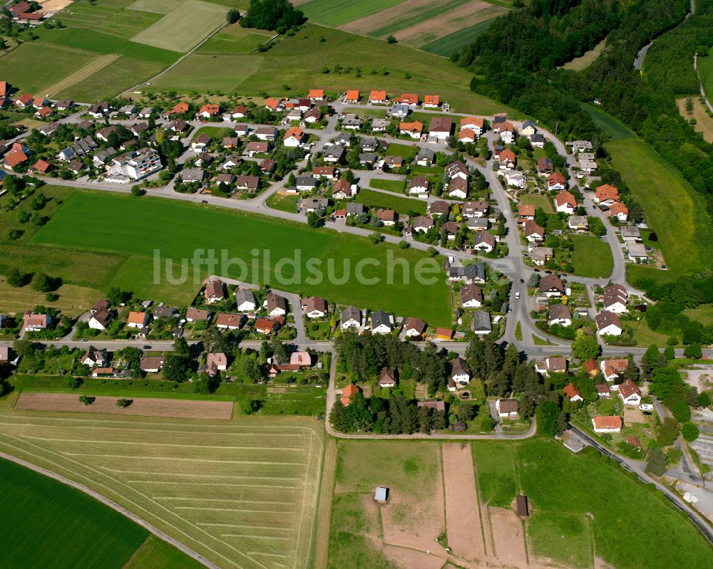 Liebelsberg aus der Vogelperspektive: Dorfkern am Feldrand in Liebelsberg im Bundesland Baden-Württemberg, Deutschland