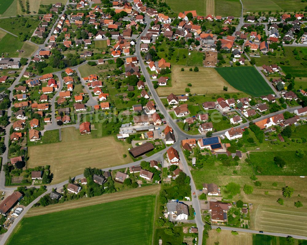 Luftaufnahme Liebelsberg - Dorfkern am Feldrand in Liebelsberg im Bundesland Baden-Württemberg, Deutschland