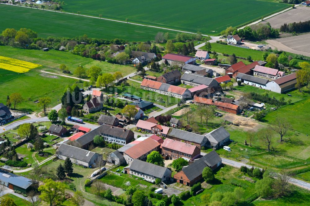 Luftbild Liesten - Dorfkern am Feldrand in Liesten im Bundesland Sachsen-Anhalt, Deutschland