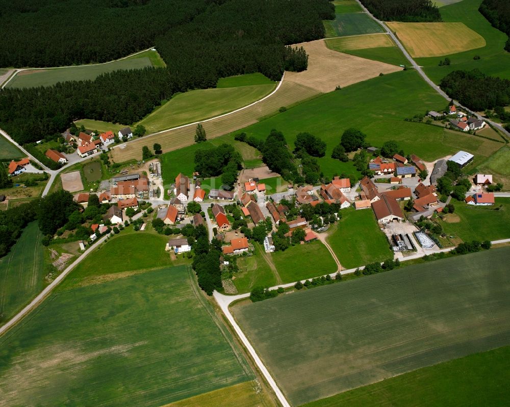 Limbach aus der Vogelperspektive: Dorfkern am Feldrand in Limbach im Bundesland Bayern, Deutschland