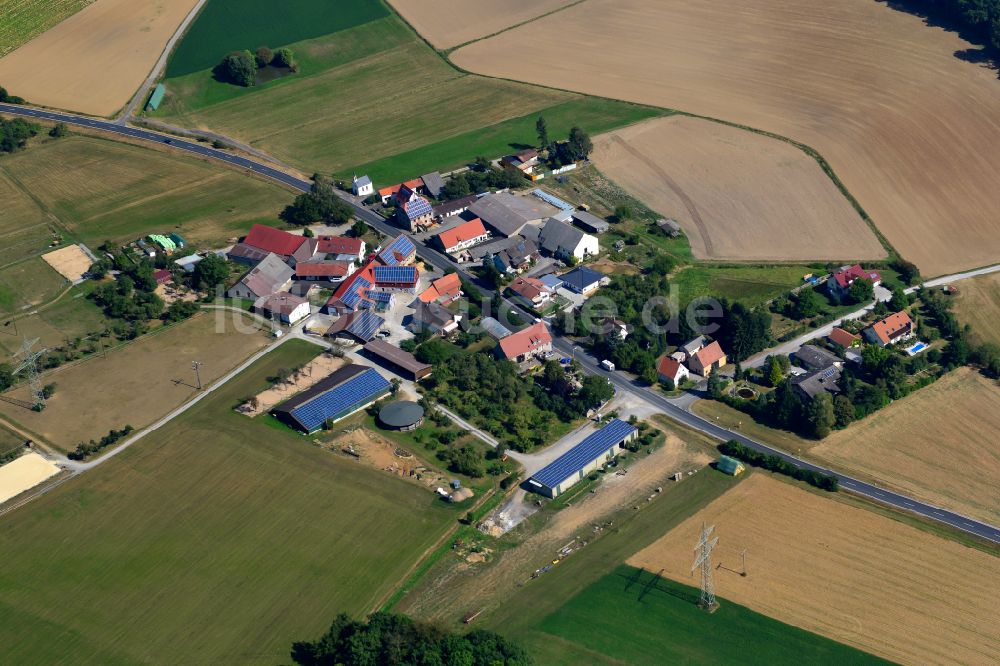 Limbachshof von oben - Dorfkern am Feldrand in Limbachshof im Bundesland Bayern, Deutschland