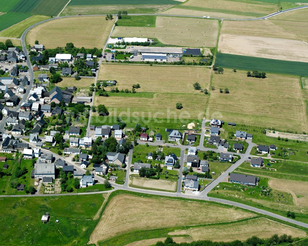 Luftaufnahme Lindenschied - Dorfkern am Feldrand in Lindenschied im Bundesland Rheinland-Pfalz, Deutschland