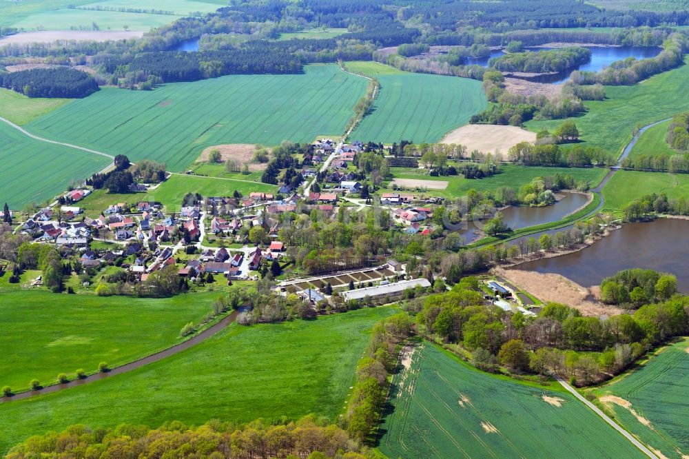 Lippitsch von oben - Dorfkern am Feldrand in Lippitsch im Bundesland Sachsen, Deutschland