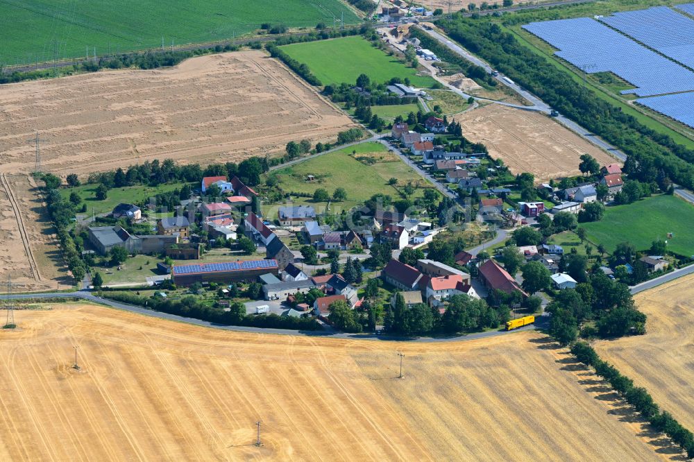 Lissa aus der Vogelperspektive: Dorfkern am Feldrand in Lissa im Bundesland Sachsen, Deutschland