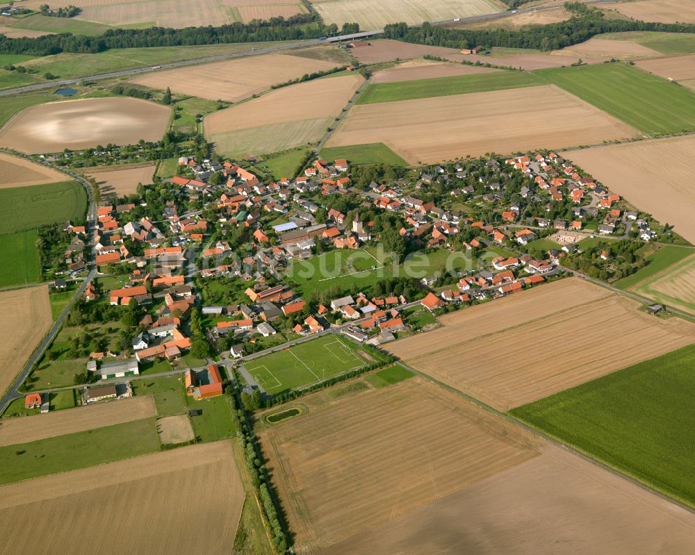 Luftbild Lochtum - Dorfkern am Feldrand in Lochtum im Bundesland Niedersachsen, Deutschland