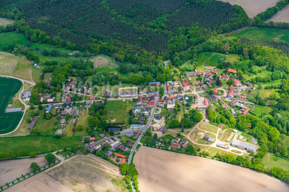 Luftaufnahme Putlitz - Dorfkern am Feldrand in Lockstädt im Bundesland Brandenburg, Deutschland