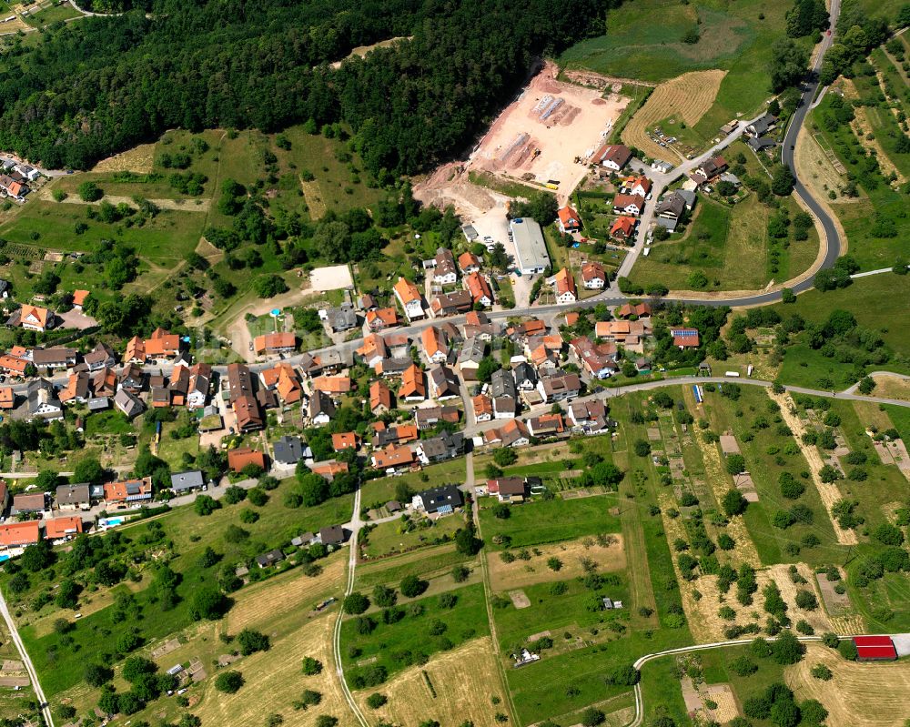 Luftbild Loffenau - Dorfkern am Feldrand in Loffenau im Bundesland Baden-Württemberg, Deutschland