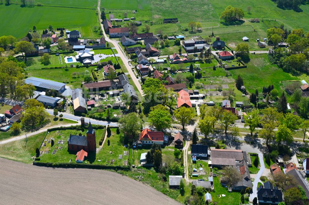 Lohne von oben - Dorfkern am Feldrand in Lohne im Bundesland Sachsen-Anhalt, Deutschland