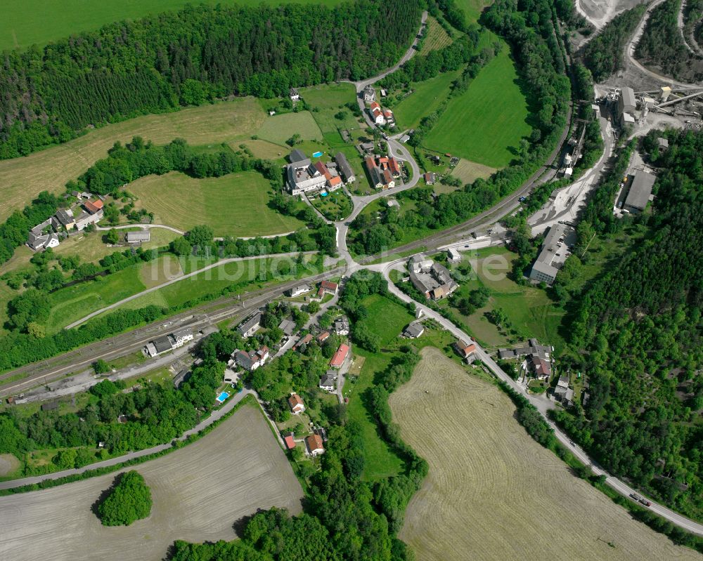 Luftbild Loitsch - Dorfkern am Feldrand in Loitsch im Bundesland Thüringen, Deutschland