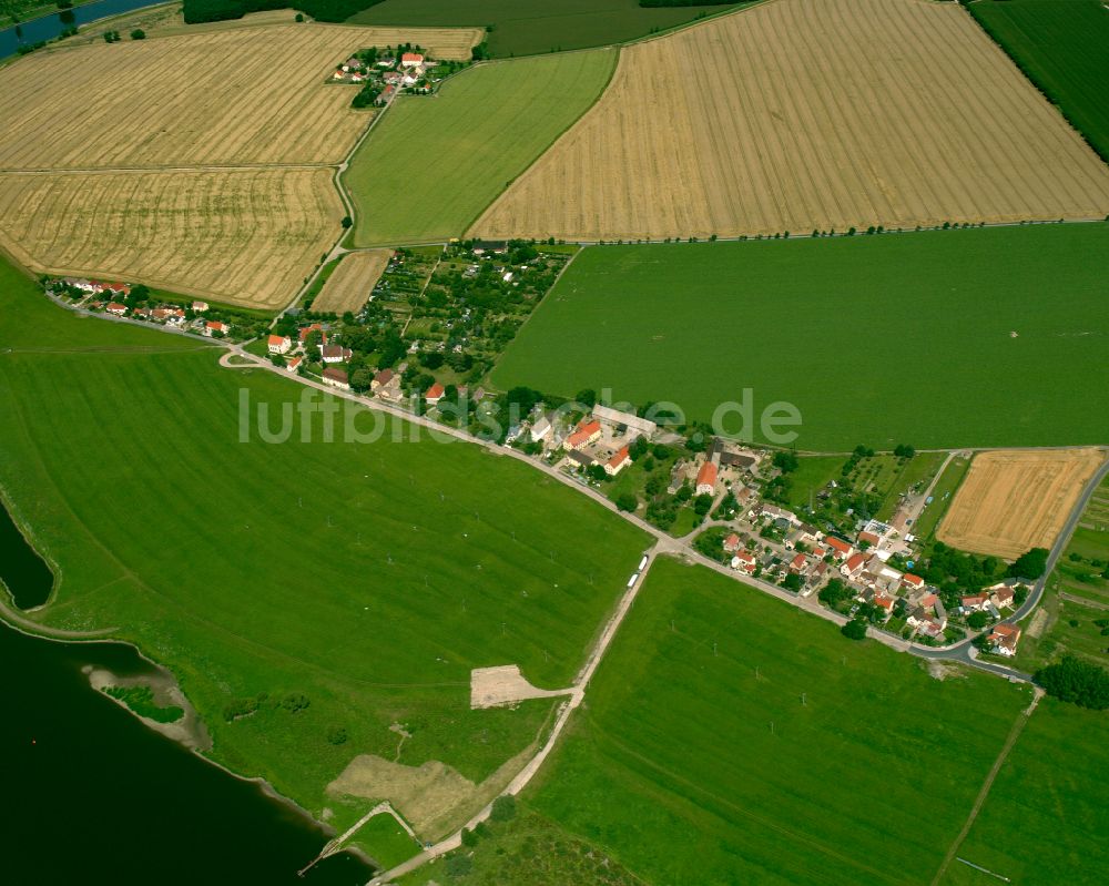 Lorenzkirch aus der Vogelperspektive: Dorfkern am Feldrand in Lorenzkirch im Bundesland Sachsen, Deutschland