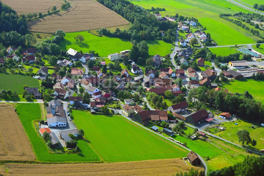 Luftaufnahme Losau - Dorfkern am Feldrand in Losau im Bundesland Bayern, Deutschland