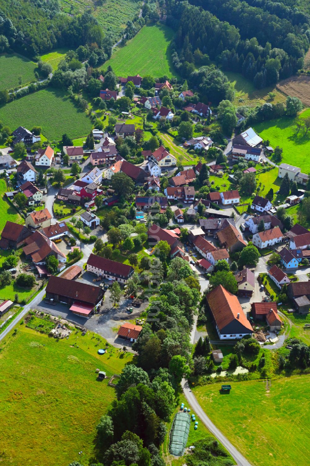 Luftbild Losau - Dorfkern am Feldrand in Losau im Bundesland Bayern, Deutschland