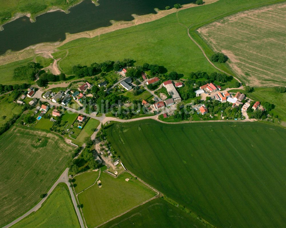 Luftaufnahme Lößnig - Dorfkern am Feldrand in Lößnig im Bundesland Sachsen, Deutschland