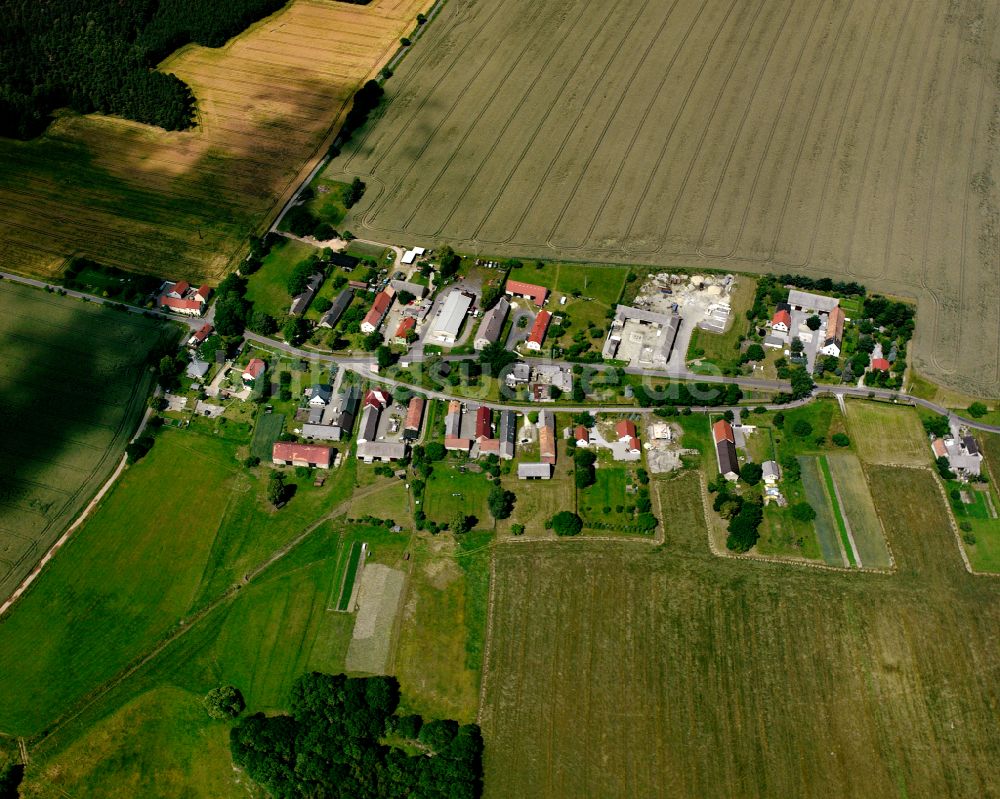 Luftaufnahme Lüttichau - Dorfkern am Feldrand in Lüttichau im Bundesland Sachsen, Deutschland