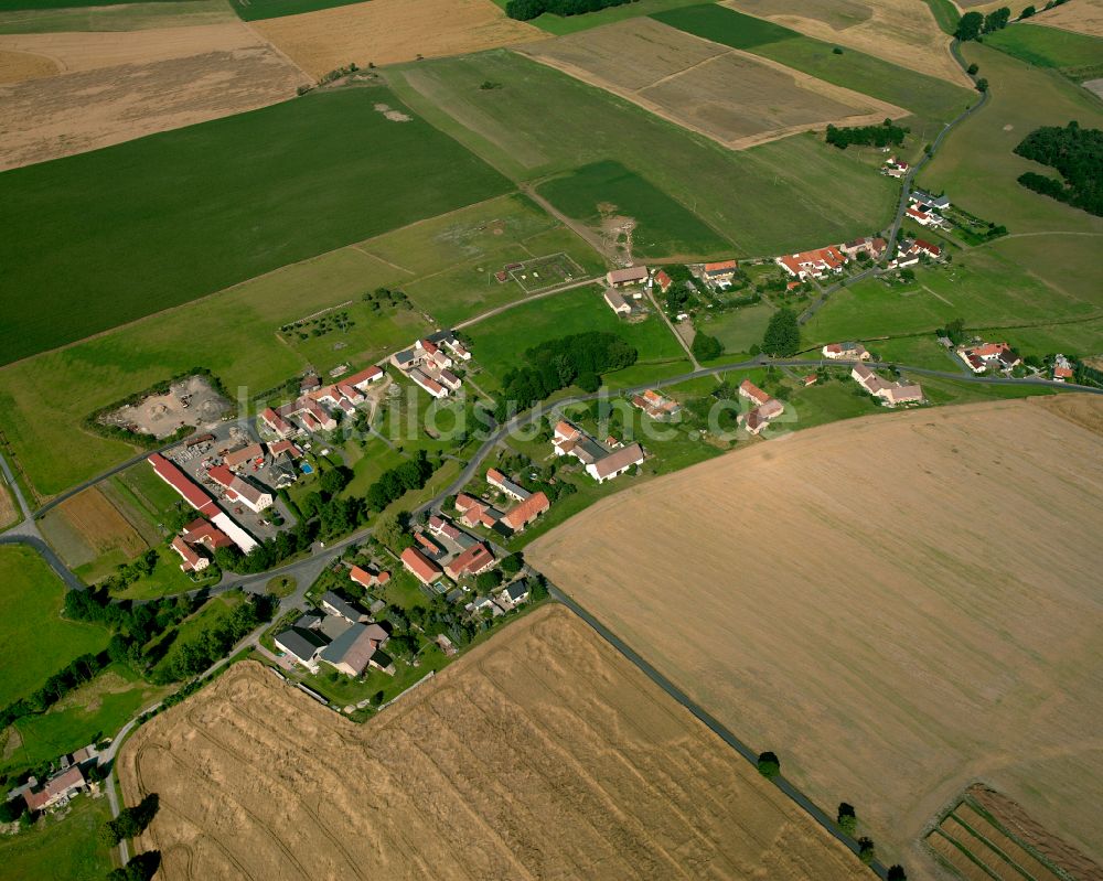 Lötzschen von oben - Dorfkern am Feldrand in Lötzschen im Bundesland Sachsen, Deutschland