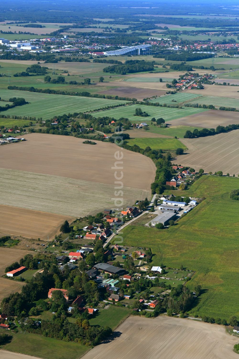 Luckwitz aus der Vogelperspektive: Dorfkern am Feldrand in Luckwitz im Bundesland Mecklenburg-Vorpommern, Deutschland