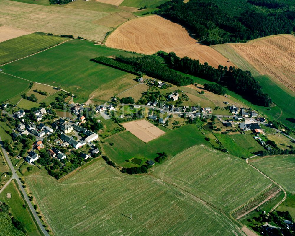 Lunzig aus der Vogelperspektive: Dorfkern am Feldrand in Lunzig im Bundesland Thüringen, Deutschland