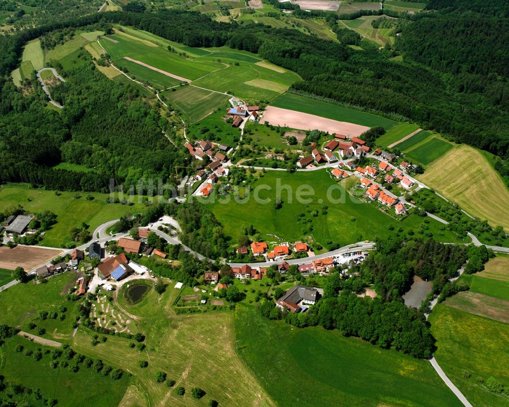 Lutzenberg aus der Vogelperspektive: Dorfkern am Feldrand in Lutzenberg im Bundesland Baden-Württemberg, Deutschland