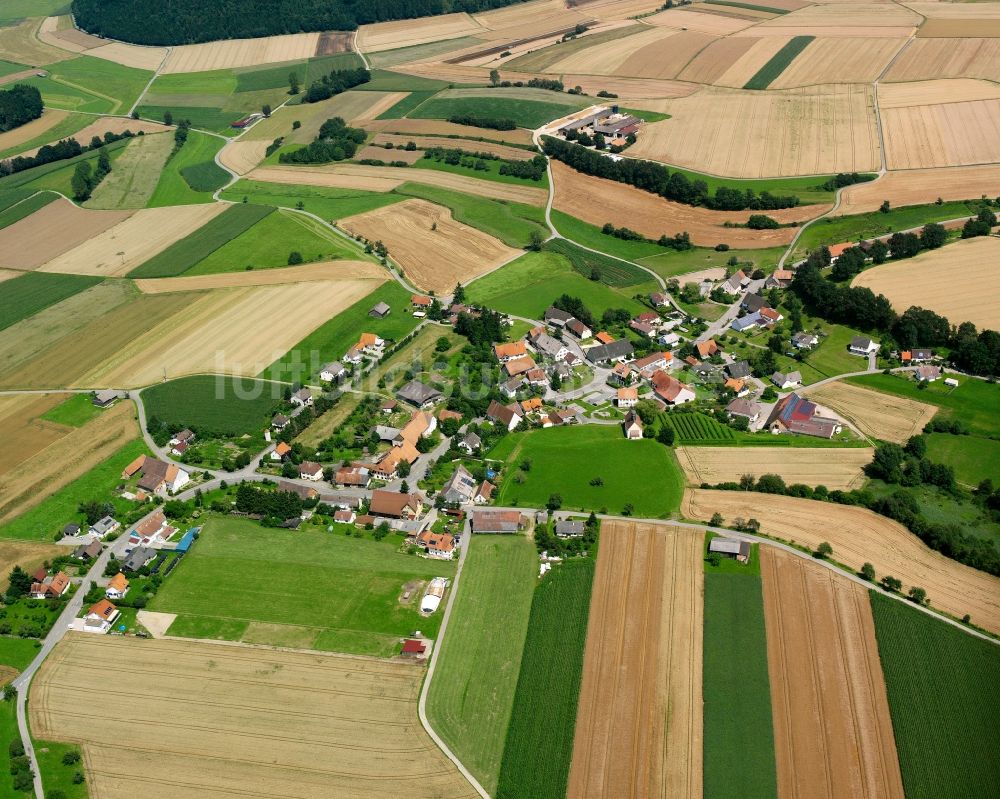 Magenbuch aus der Vogelperspektive: Dorfkern am Feldrand in Magenbuch im Bundesland Baden-Württemberg, Deutschland