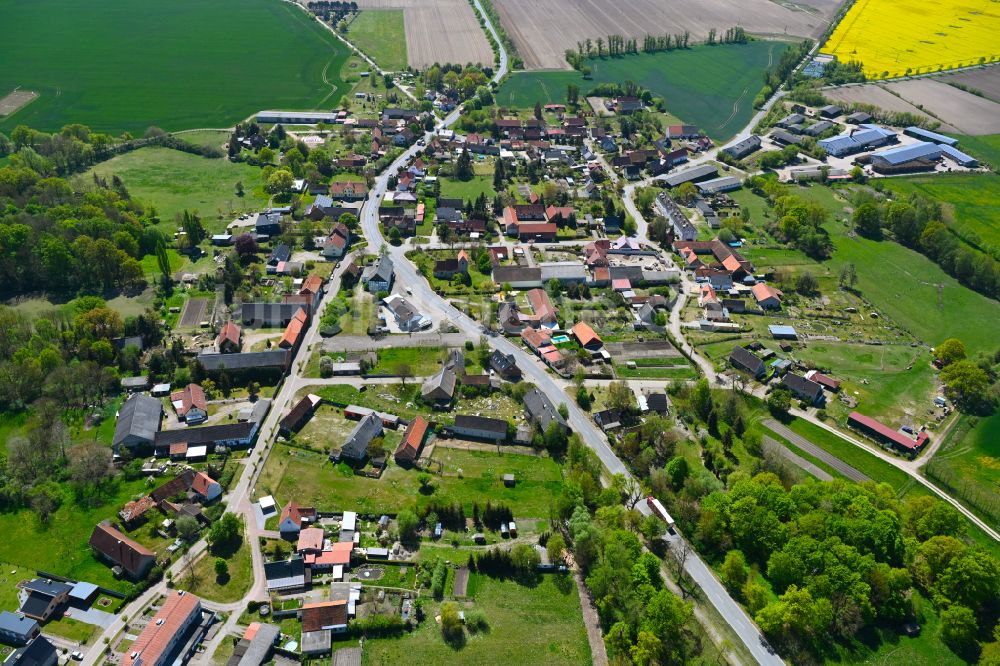 Luftbild Mahlsdorf - Dorfkern am Feldrand in Mahlsdorf im Bundesland Sachsen-Anhalt, Deutschland