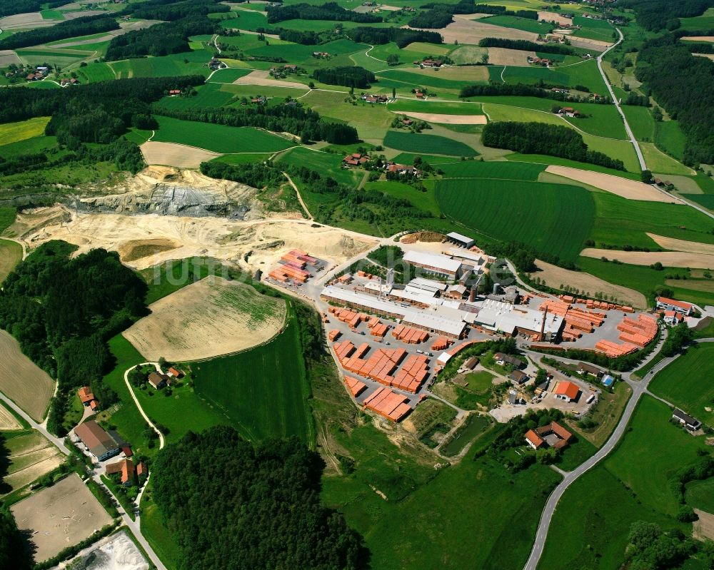 Maisthub von oben - Dorfkern am Feldrand in Maisthub im Bundesland Bayern, Deutschland