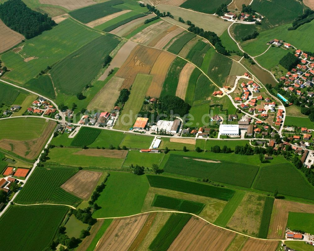 Luftbild Malgersdorf - Dorfkern am Feldrand in Malgersdorf im Bundesland Bayern, Deutschland