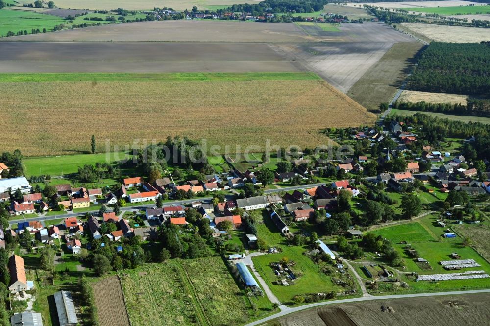 Luftaufnahme Malitschkendorf - Dorfkern am Feldrand in Malitschkendorf im Bundesland Brandenburg, Deutschland