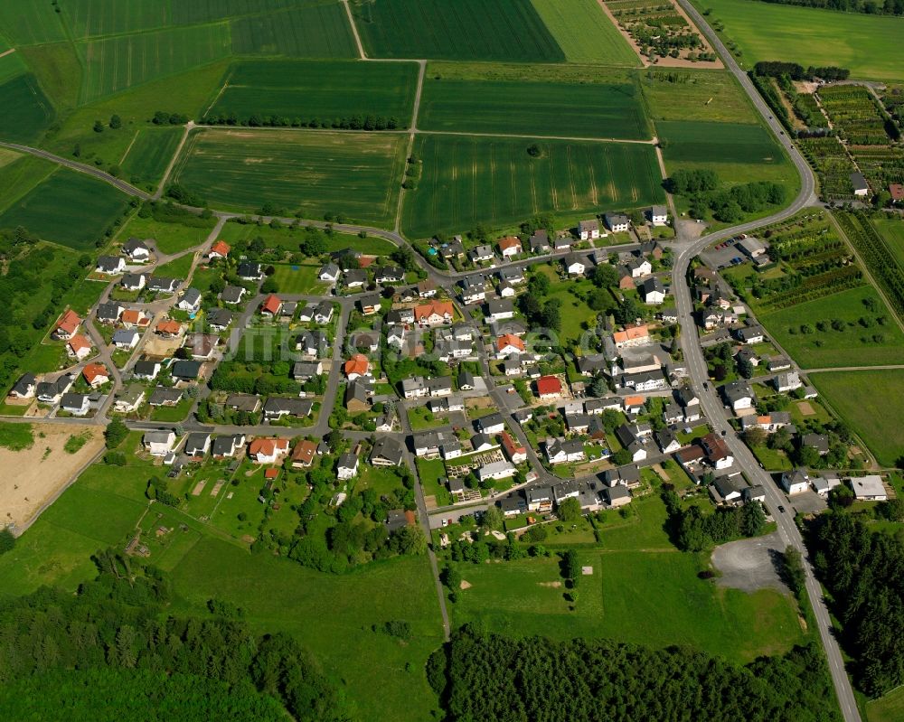 Malmeneich aus der Vogelperspektive: Dorfkern am Feldrand in Malmeneich im Bundesland Hessen, Deutschland