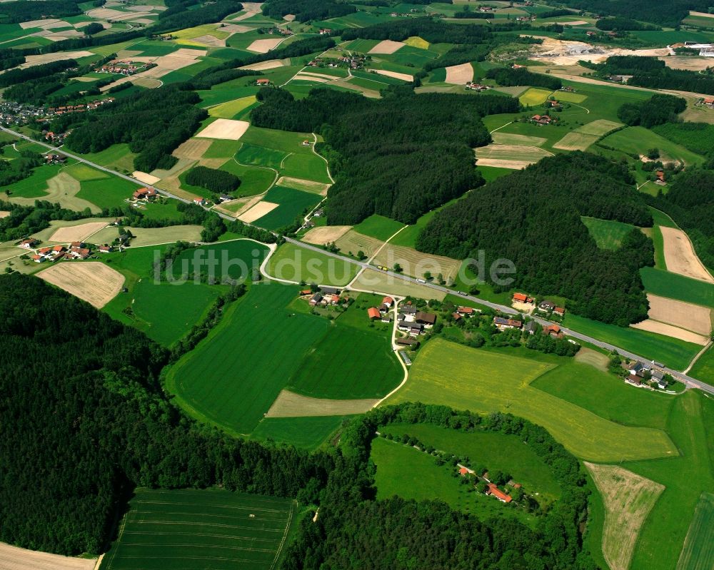 Luftbild Mannersdorf - Dorfkern am Feldrand in Mannersdorf im Bundesland Bayern, Deutschland