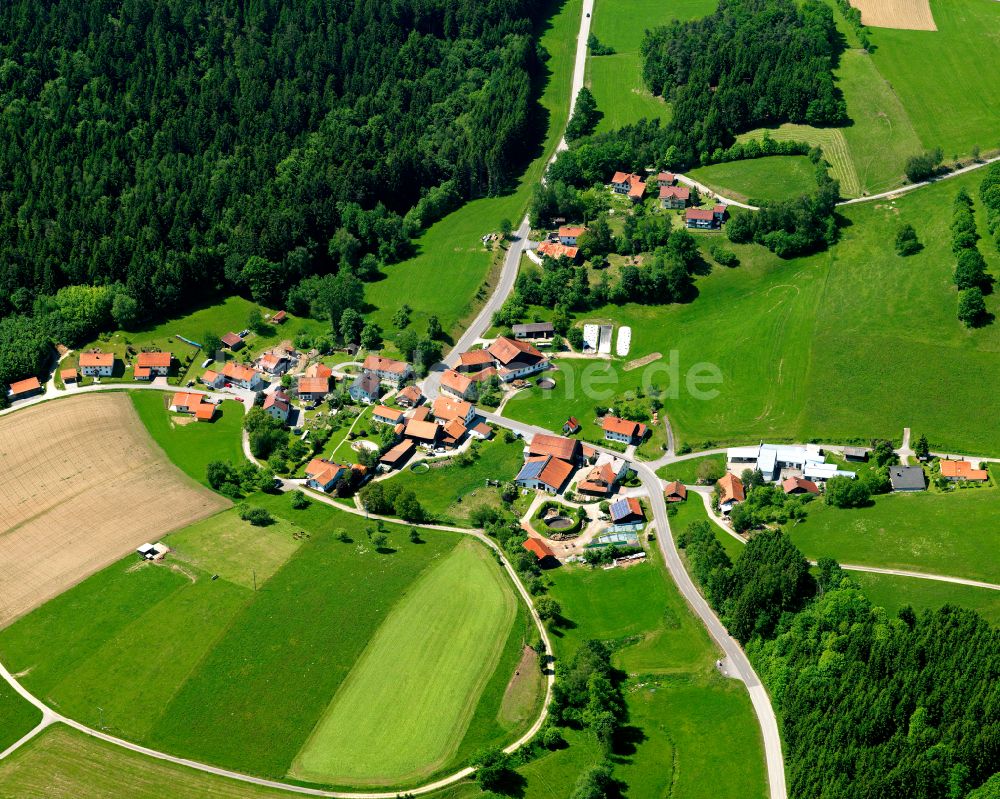 Luftaufnahme Maresberg - Dorfkern am Feldrand in Maresberg im Bundesland Bayern, Deutschland