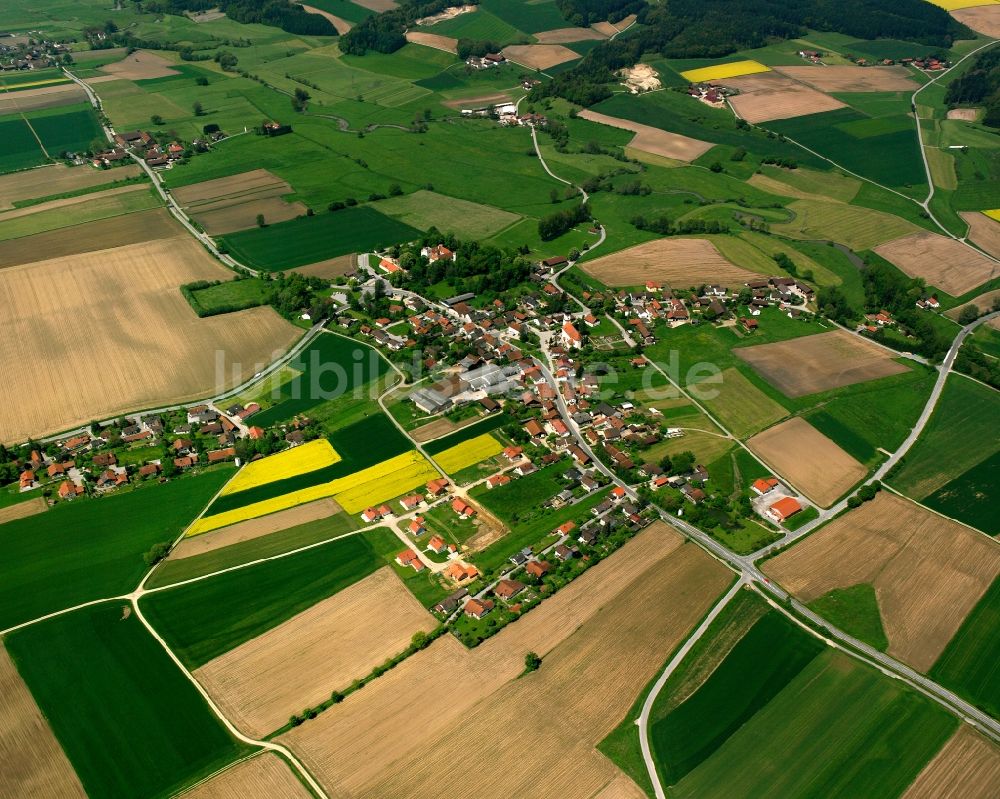 Luftaufnahme Mariakirchen - Dorfkern am Feldrand in Mariakirchen im Bundesland Bayern, Deutschland