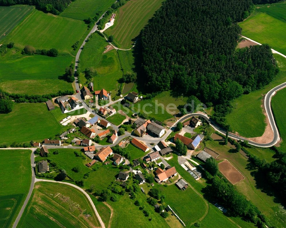 Markttriebendorf von oben - Dorfkern am Feldrand in Markttriebendorf im Bundesland Bayern, Deutschland