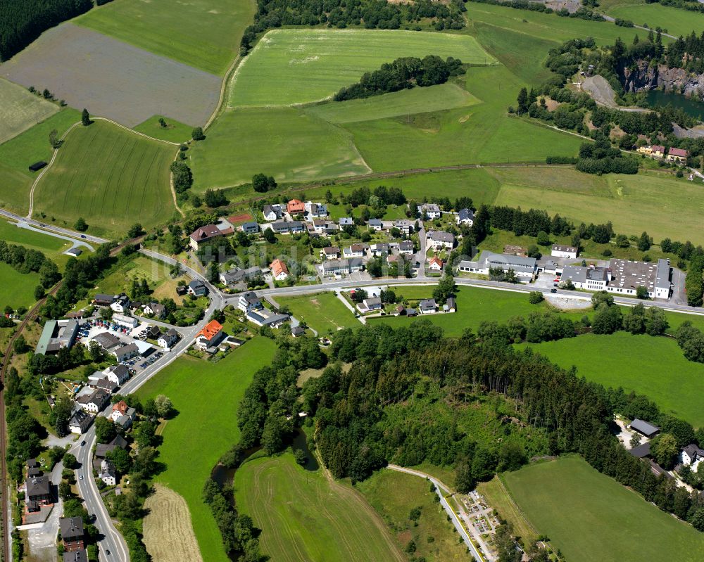 Marxgrün aus der Vogelperspektive: Dorfkern am Feldrand in Marxgrün im Bundesland Bayern, Deutschland