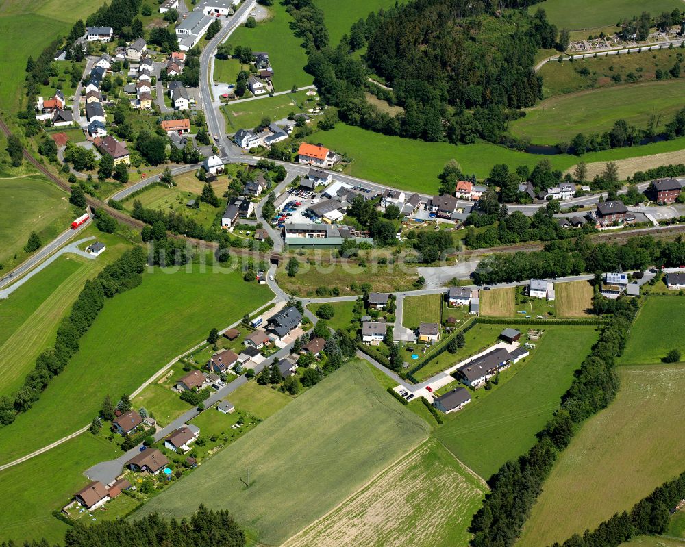 Marxgrün aus der Vogelperspektive: Dorfkern am Feldrand in Marxgrün im Bundesland Bayern, Deutschland