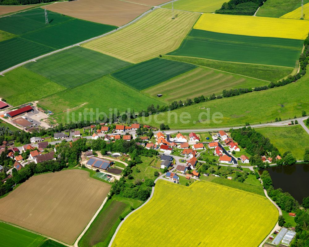 Luftbild Maselheim - Dorfkern am Feldrand in Maselheim im Bundesland Baden-Württemberg, Deutschland