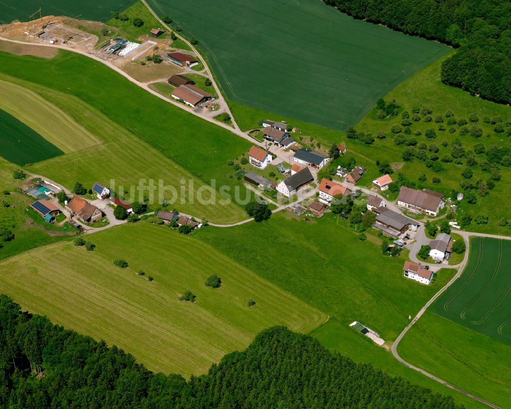 Maselheim von oben - Dorfkern am Feldrand in Maselheim im Bundesland Baden-Württemberg, Deutschland