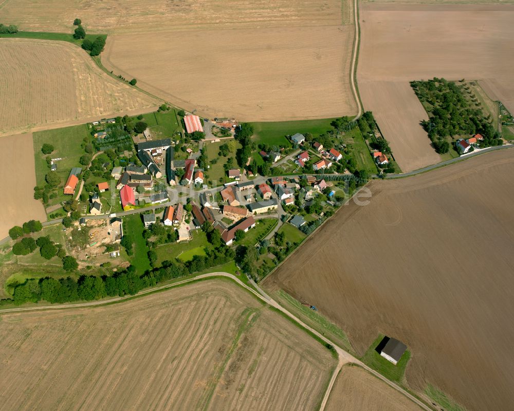 Mückern von oben - Dorfkern am Feldrand in Mückern im Bundesland Thüringen, Deutschland