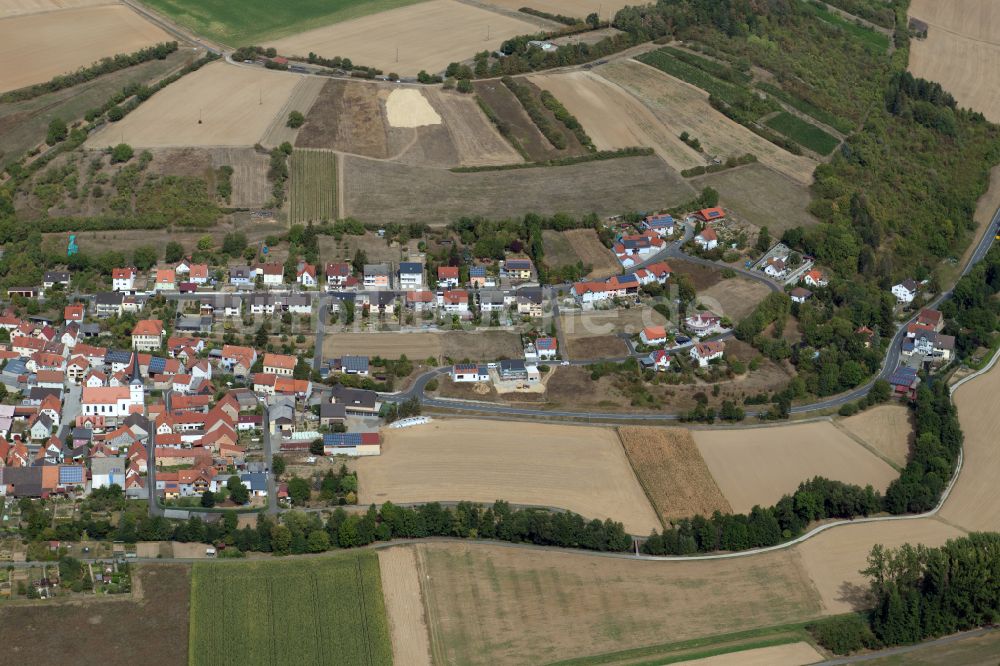 Müdesheim von oben - Dorfkern am Feldrand in Müdesheim im Bundesland Bayern, Deutschland