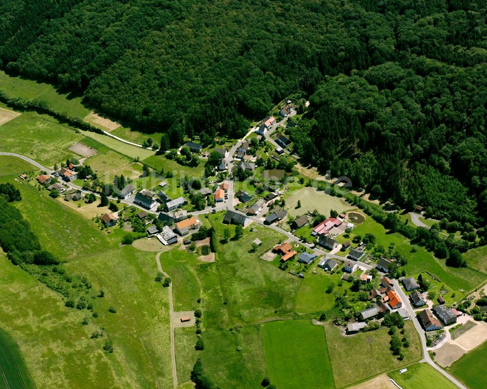 Luftbild Meckenbach - Dorfkern am Feldrand in Meckenbach im Bundesland Rheinland-Pfalz, Deutschland